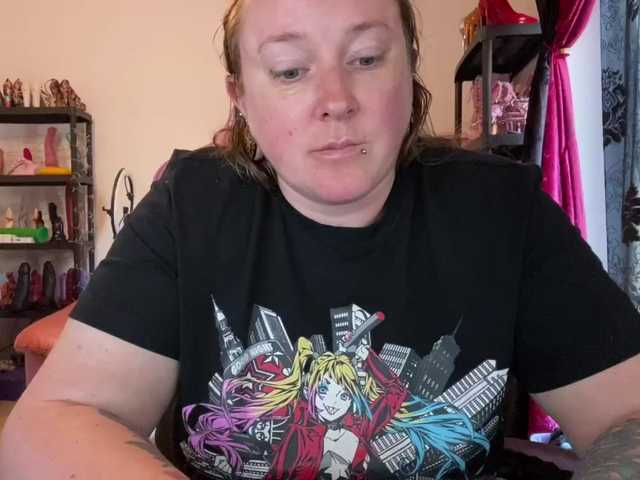 NylonQueen's BongaCams show and profile