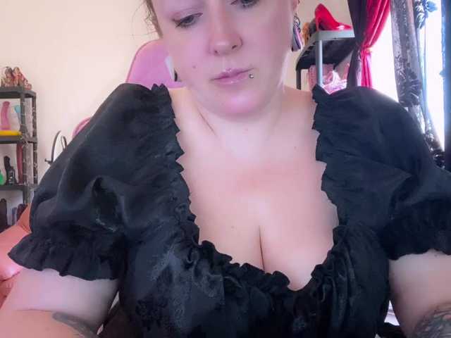 nylonqueen live sex show