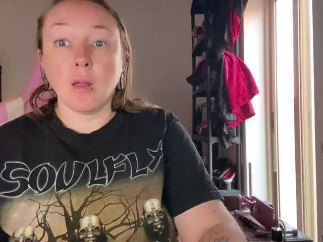 NylonQueen live webcam show