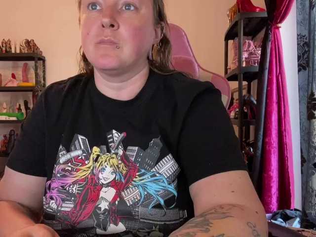 NylonQueen's BongaCams show and profile