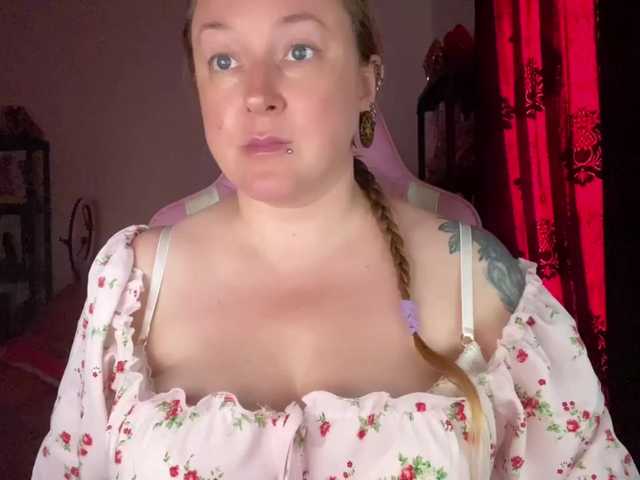 NylonQueen live cam on BongaCams