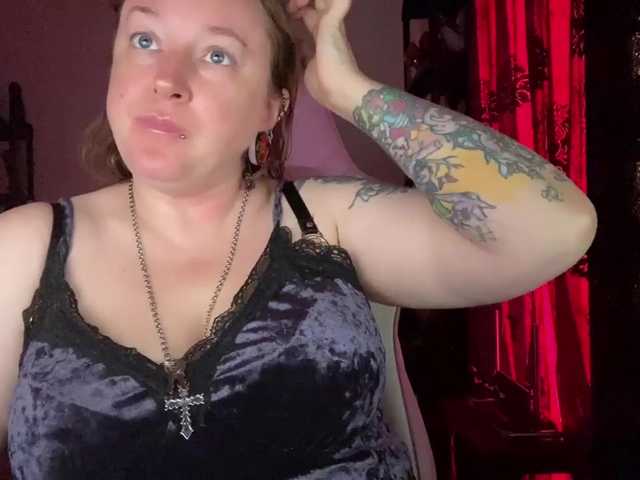 NylonQueen live webcam show
