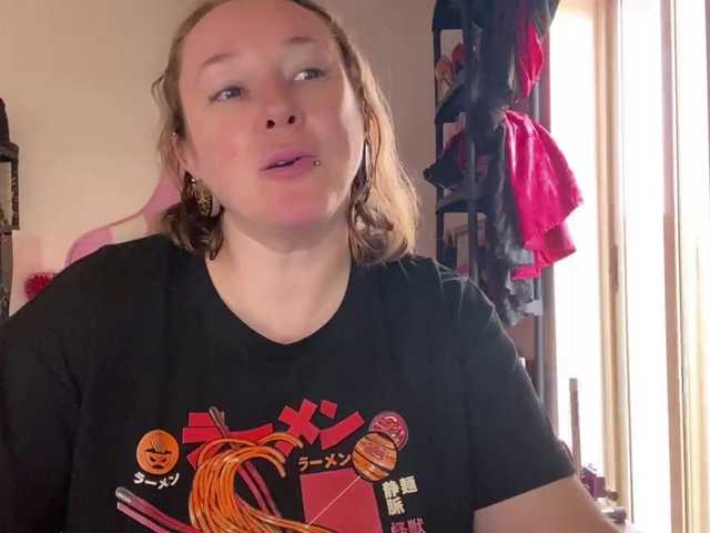NylonQueen live webcam show