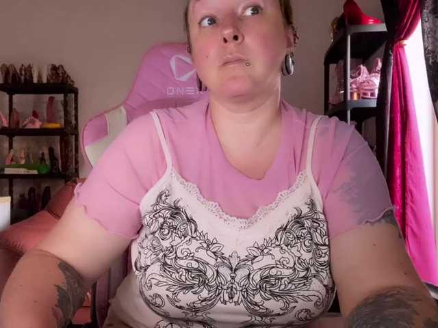 NylonQueen live cam on BongaCams