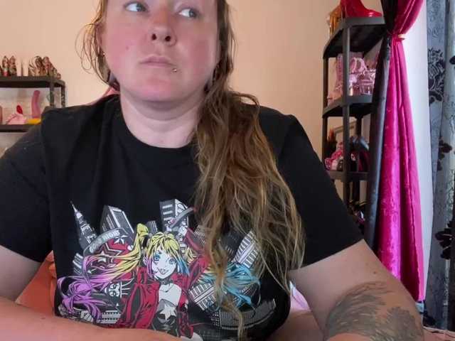 NylonQueen's BongaCams show and profile