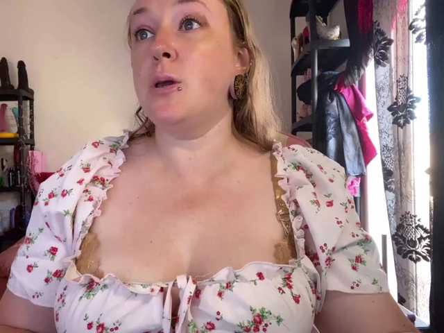 NylonQueen live cam preview