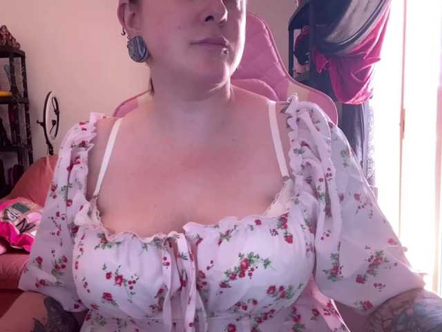 NylonQueen live cam on BongaCams