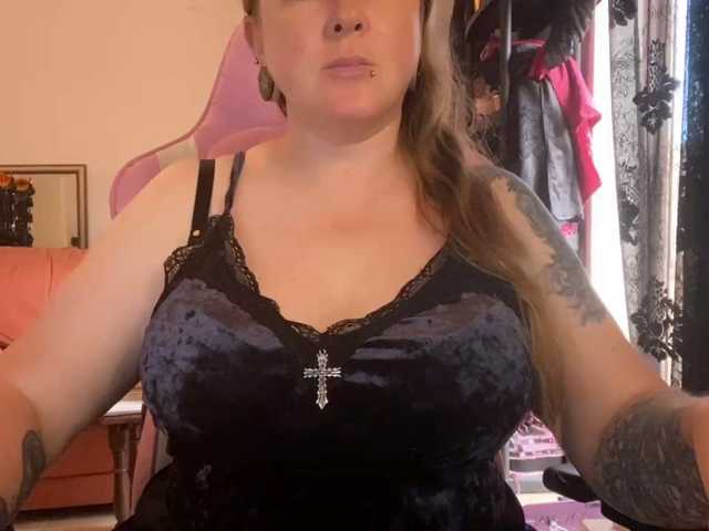 NylonQueen live cam on BongaCams