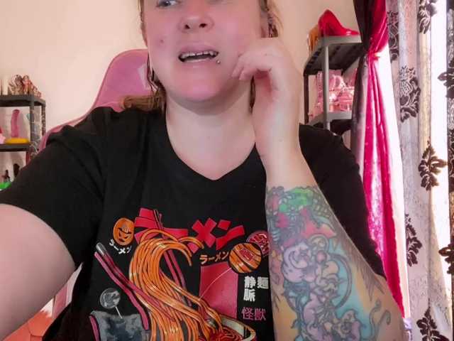 NylonQueen live cam