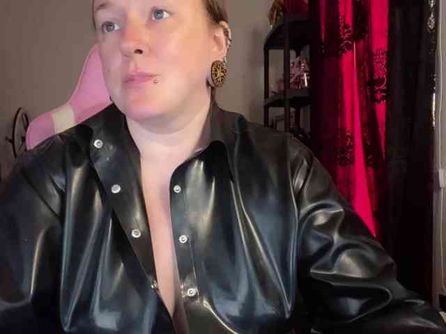NylonQueen webcam