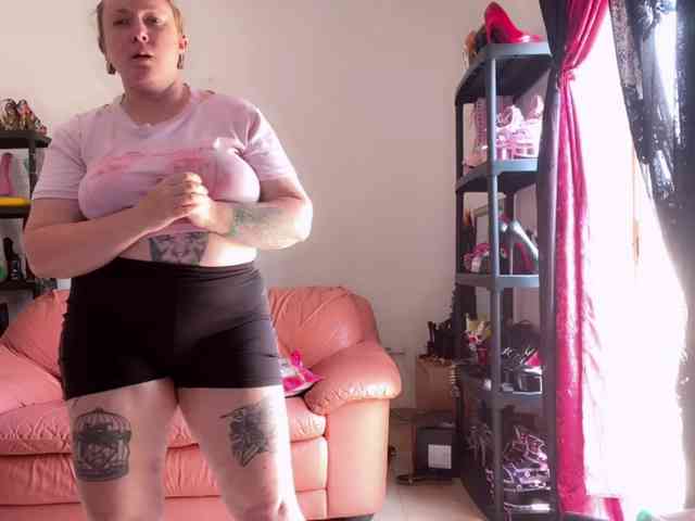 NylonQueen webcam