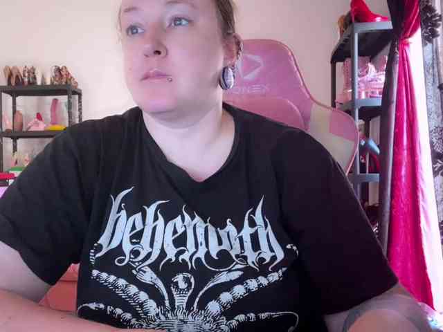 NylonQueen webcam