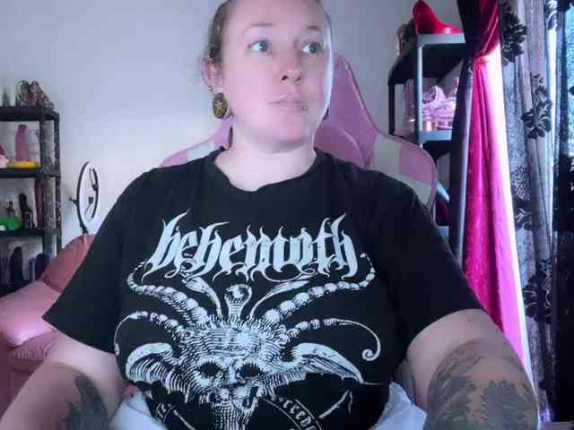 NylonQueen webcam