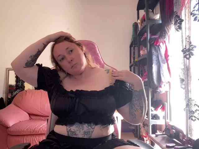 NylonQueen webcam