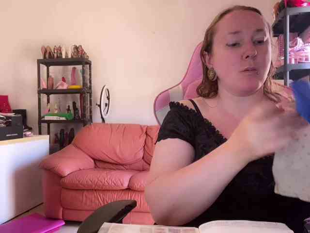 NylonQueen webcam
