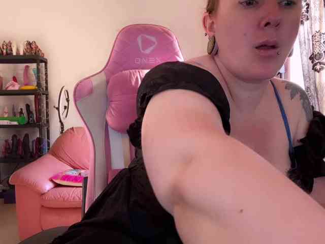 NylonQueen webcam
