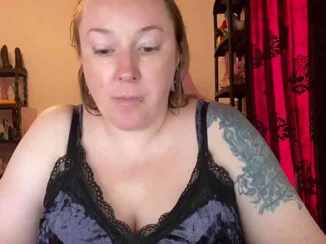 NylonQueen webcam