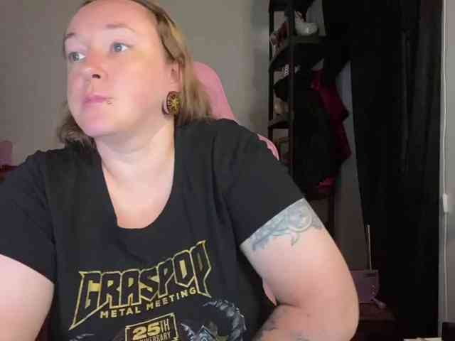 NylonQueen webcam