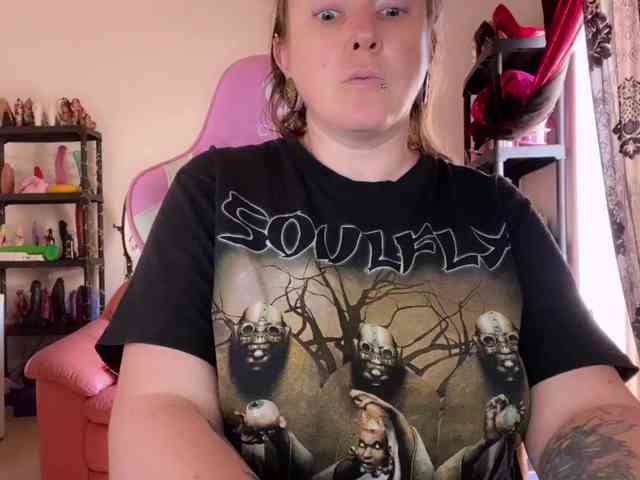 NylonQueen webcam