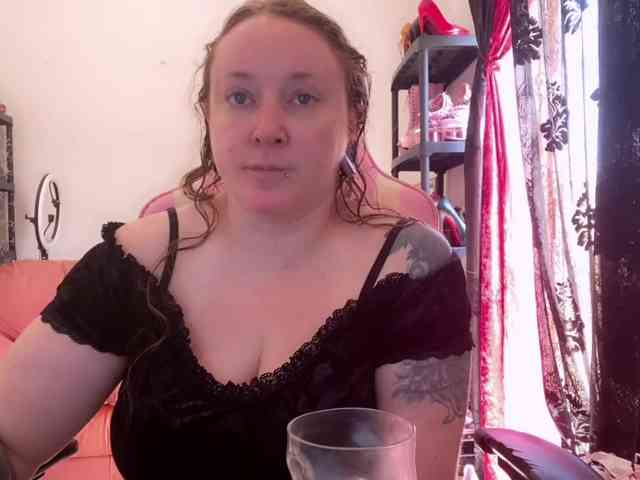 NylonQueen webcam