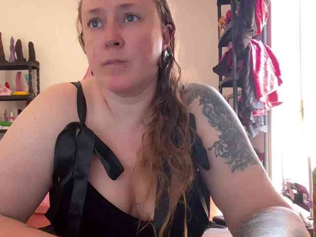 NylonQueen webcam