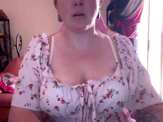 NylonQueen webcam
