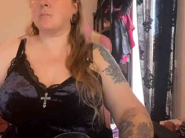 NylonQueen webcam