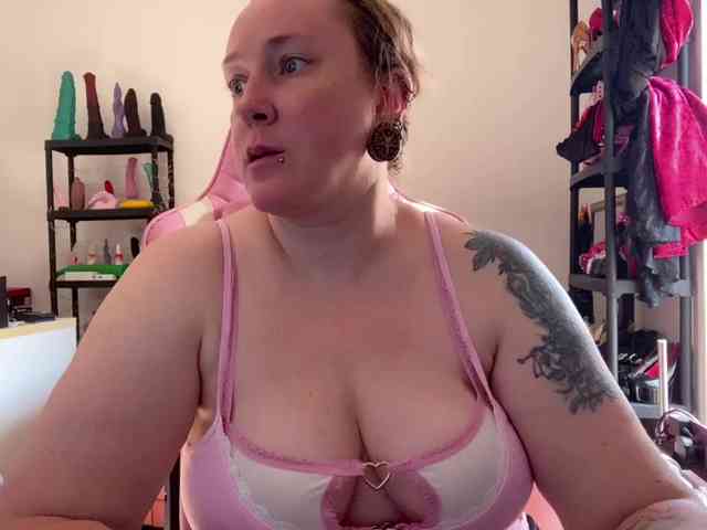 NylonQueen webcam