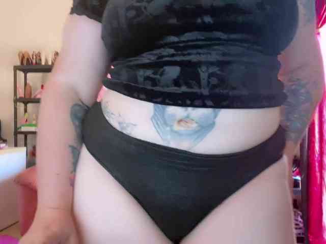 NylonQueen webcam