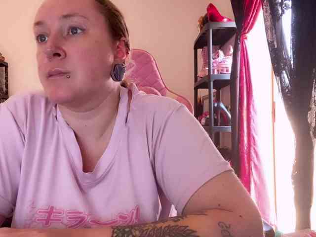 NylonQueen webcam