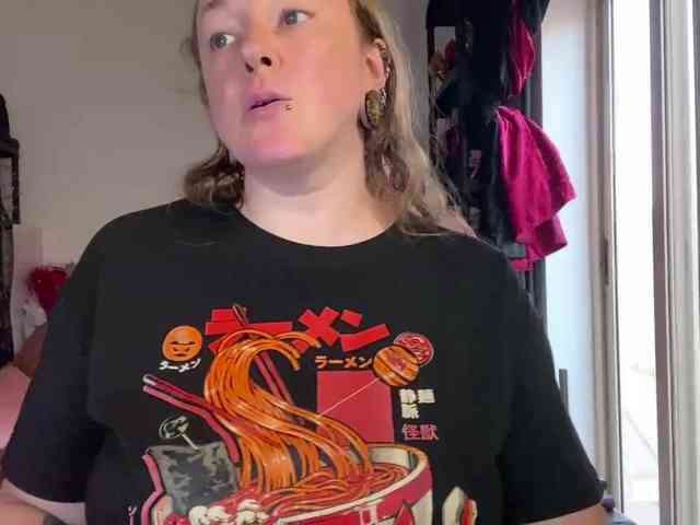 NylonQueen webcam