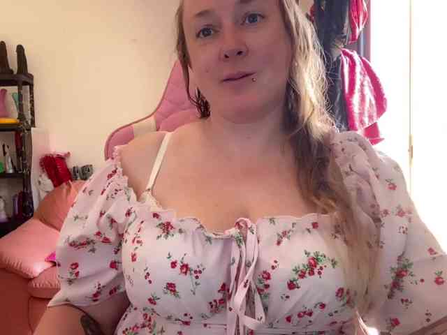 NylonQueen webcam