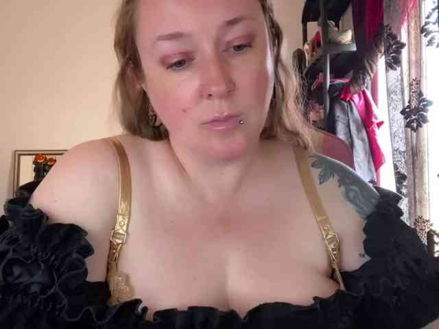 NylonQueen webcam