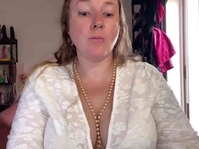 NylonQueen webcam