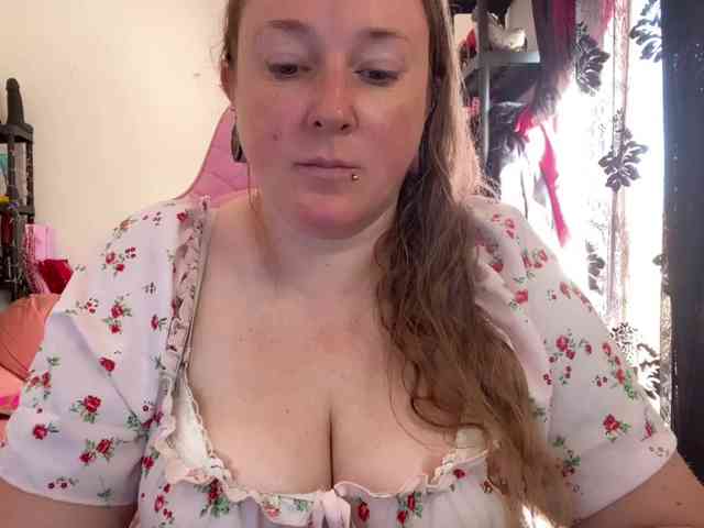 NylonQueen webcam