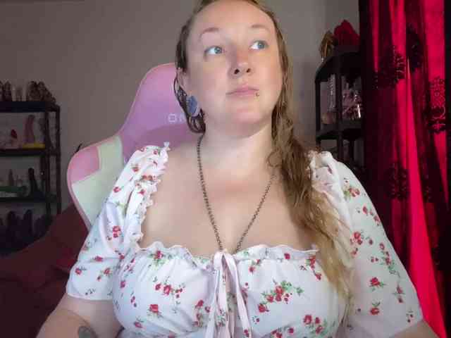 NylonQueen webcam