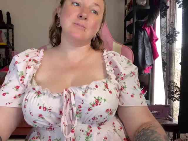 NylonQueen webcam