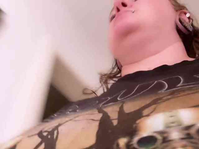 NylonQueen webcam