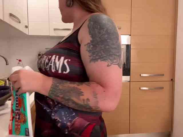 NylonQueen webcam