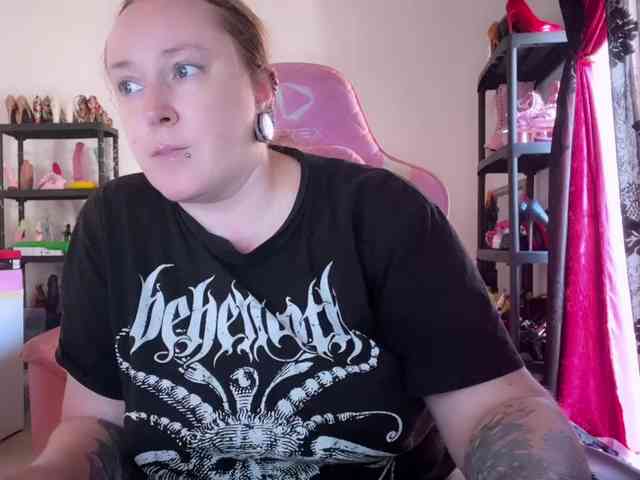 NylonQueen webcam