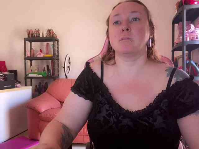 NylonQueen webcam