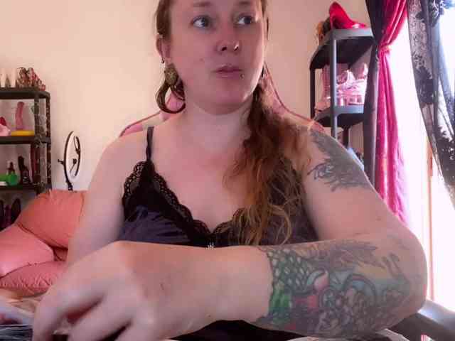 NylonQueen webcam