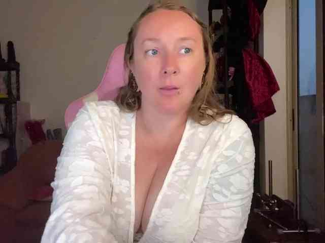NylonQueen webcam