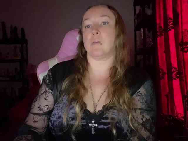 NylonQueen webcam