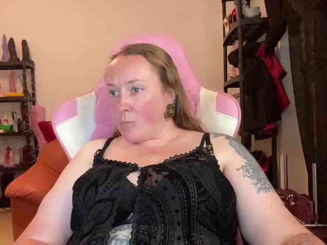 NylonQueen webcam