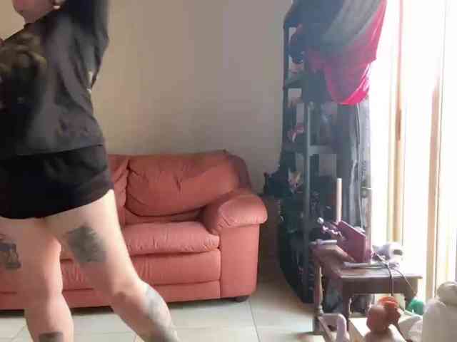NylonQueen webcam