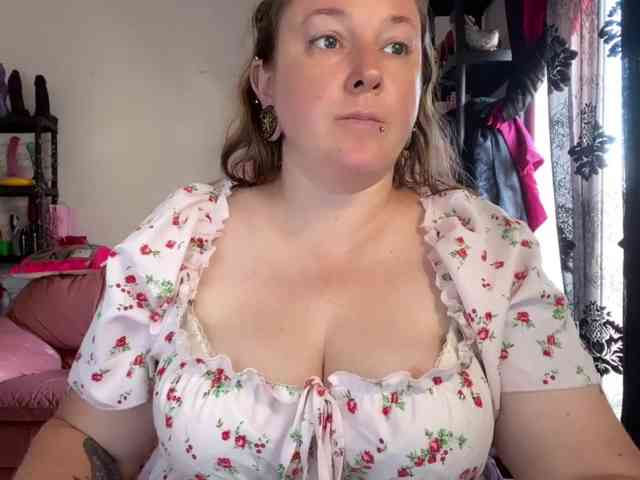 NylonQueen webcam