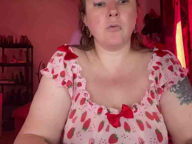 NylonQueen webcam