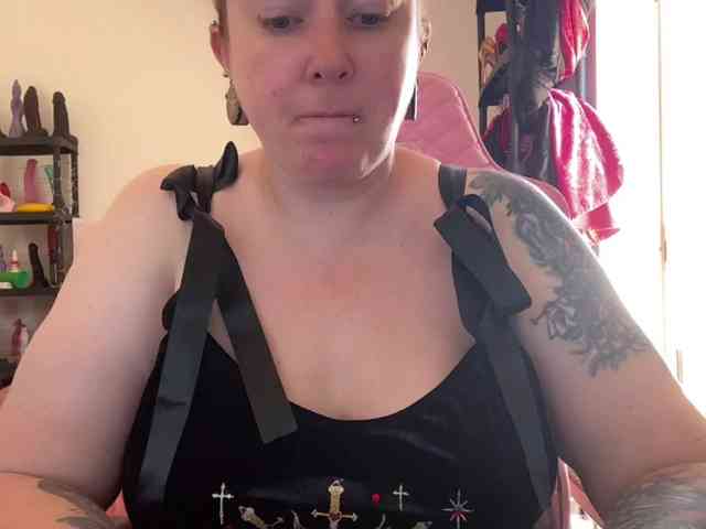 NylonQueen webcam