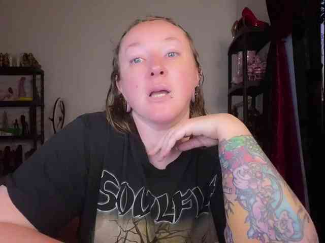 NylonQueen webcam
